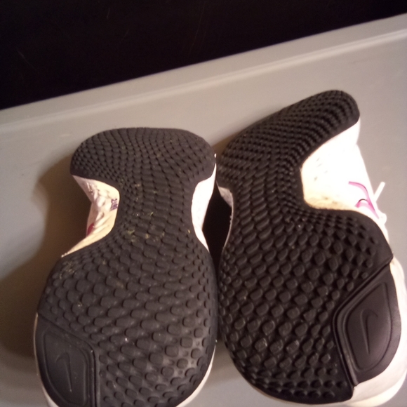 Shoes - Picture 4 of 5